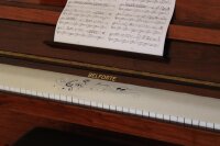Klavierläufer mit Motiv „Music I“ – Bestickter Tastenläufer