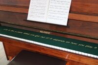 Klavierläufer mit Wunschtext bis 100 cm – Individuell bestickter Tastenläufer