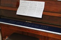 Klavierläufer mit Motiv Orchester I – Bestickter Tastenläufer