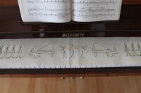 Klavierläufer mit Motiv Orchester I – Bestickter Tastenläufer