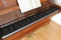 Klavierläufer mit Motiv Orchester IV – Bestickter Tastenläufer